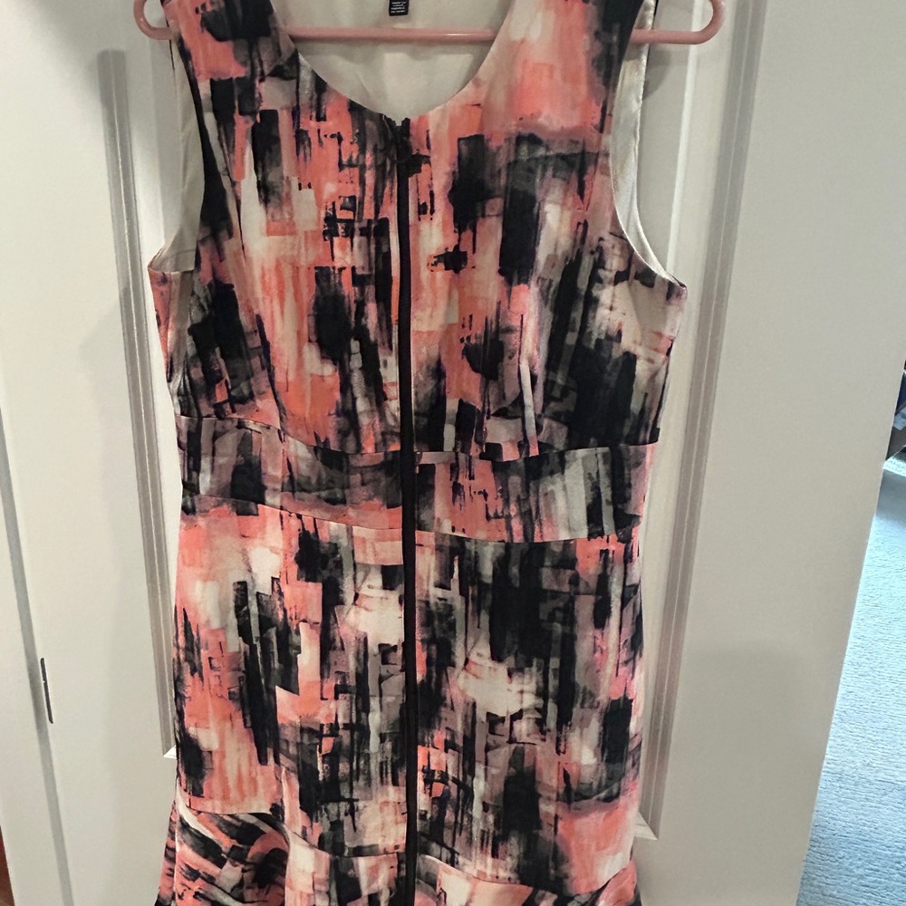 Ellen Tracy Pink and Black Abstract Zipper Dress